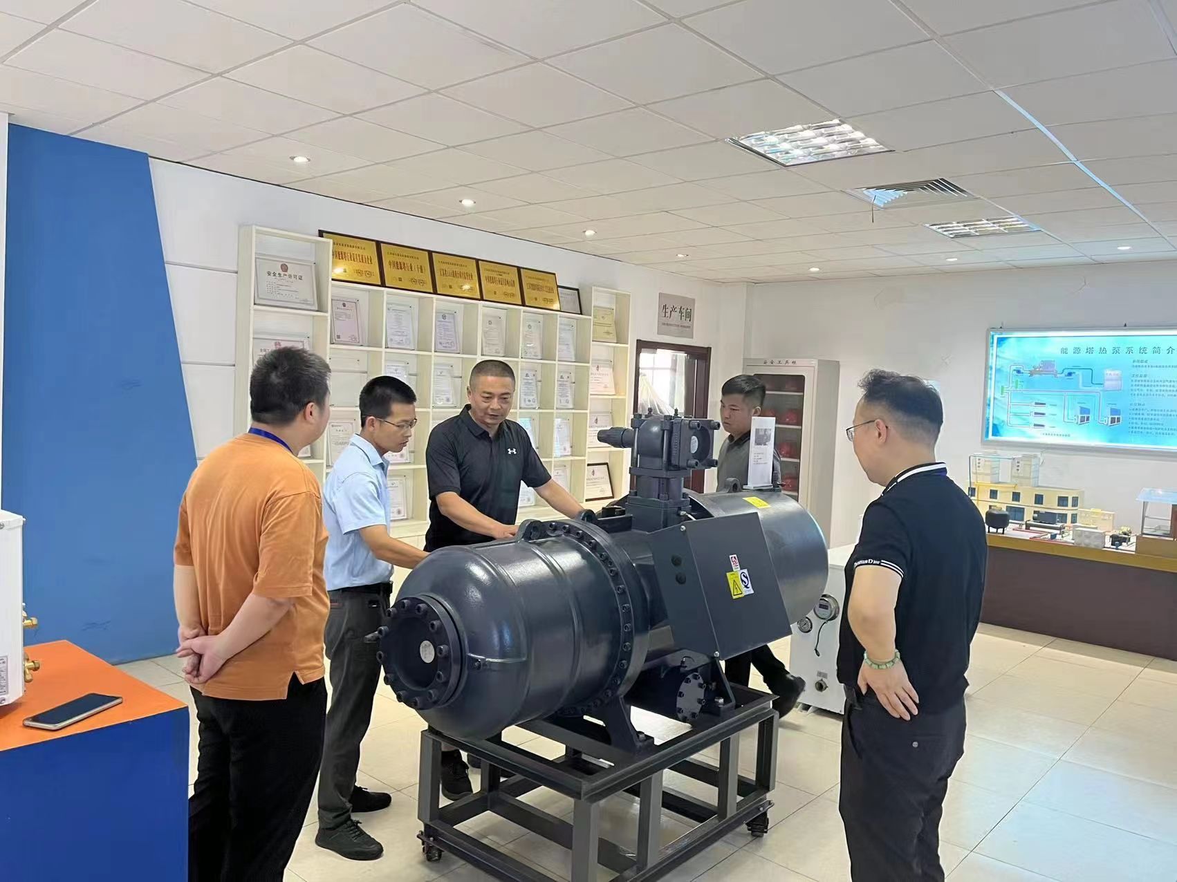 滨州热烈欢迎新疆阿克苏地区商务局领导一行莅临江苏LEWIN乐玩新能源（集团）有限公司参访交流